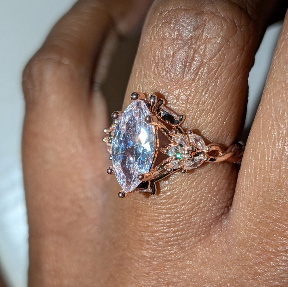 Elegant rose golden diamond engagement ring sz 6